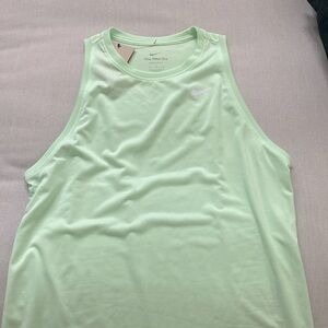Nike Women’s M Dri-fit relaxed tank